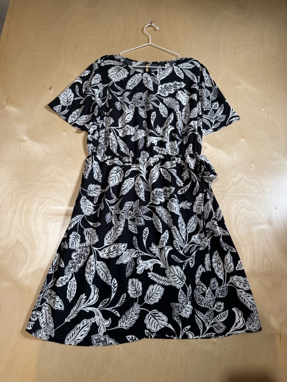 Ann Taylor Black & White Leaf Print Women's Dress Size XL
